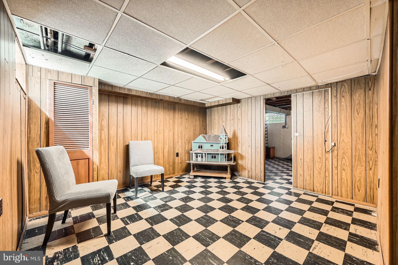 GRAY MANOR - Residential