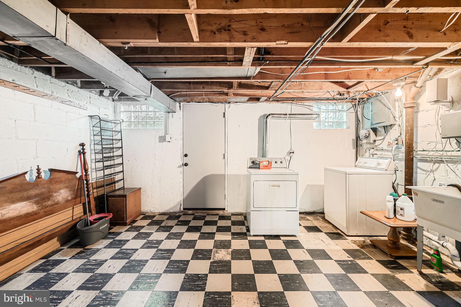 GRAY MANOR - Residential