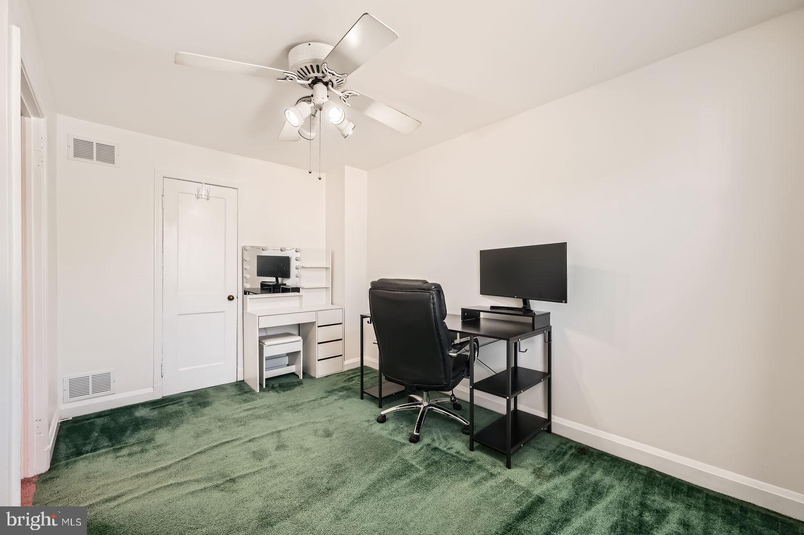 GRAY MANOR - Residential