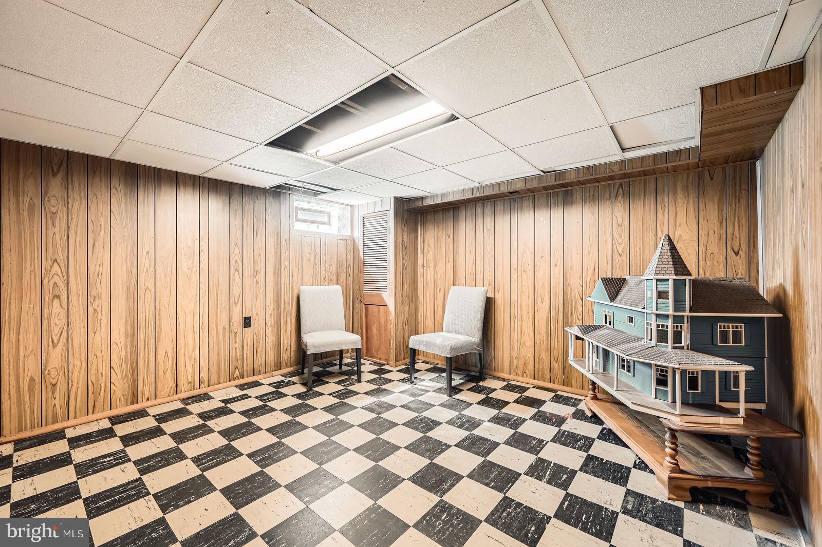 GRAY MANOR - Residential