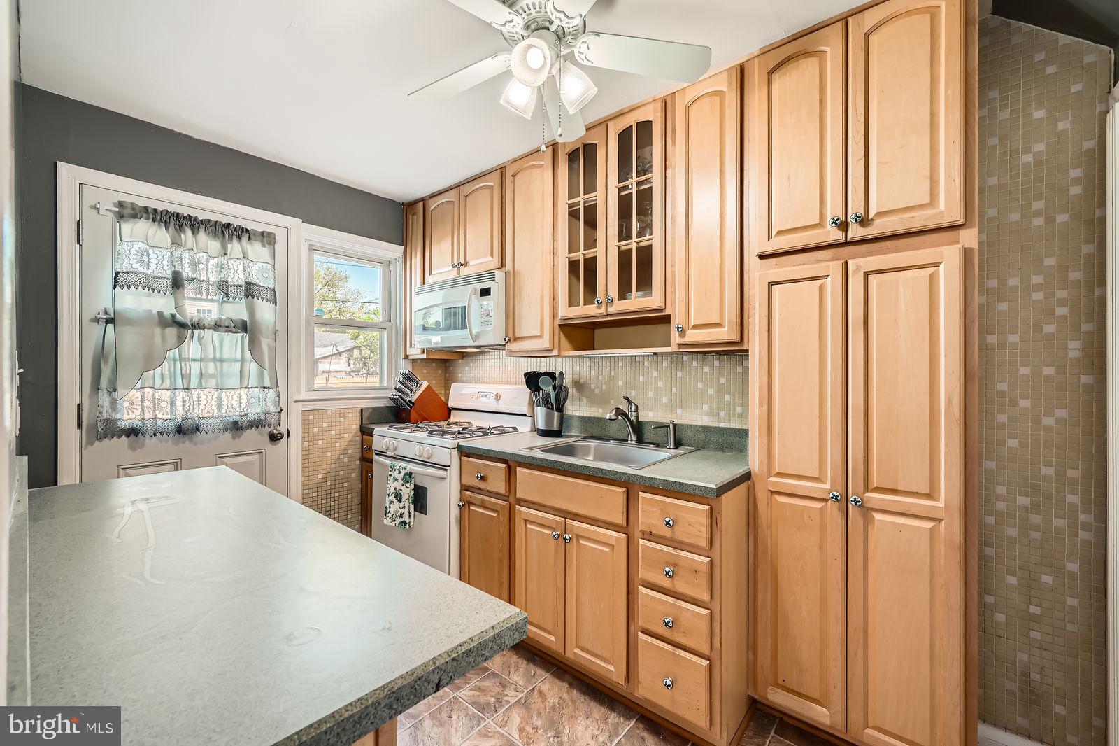 GRAY MANOR - Residential