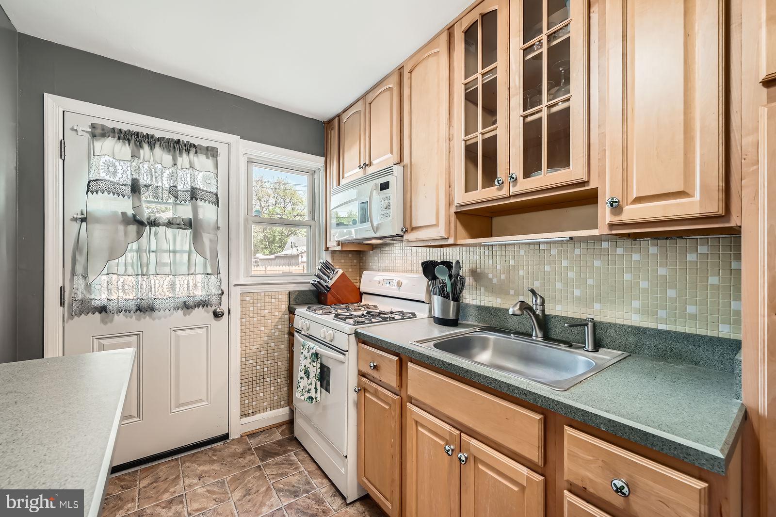 GRAY MANOR - Residential