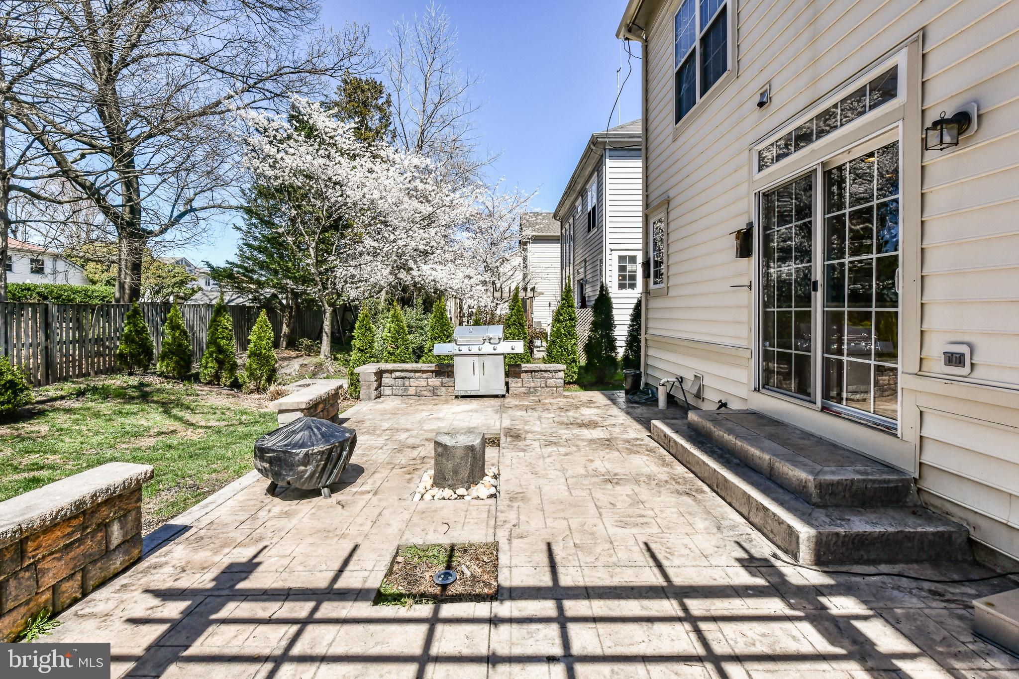 PRESIDENTS COURT - Residential Lease