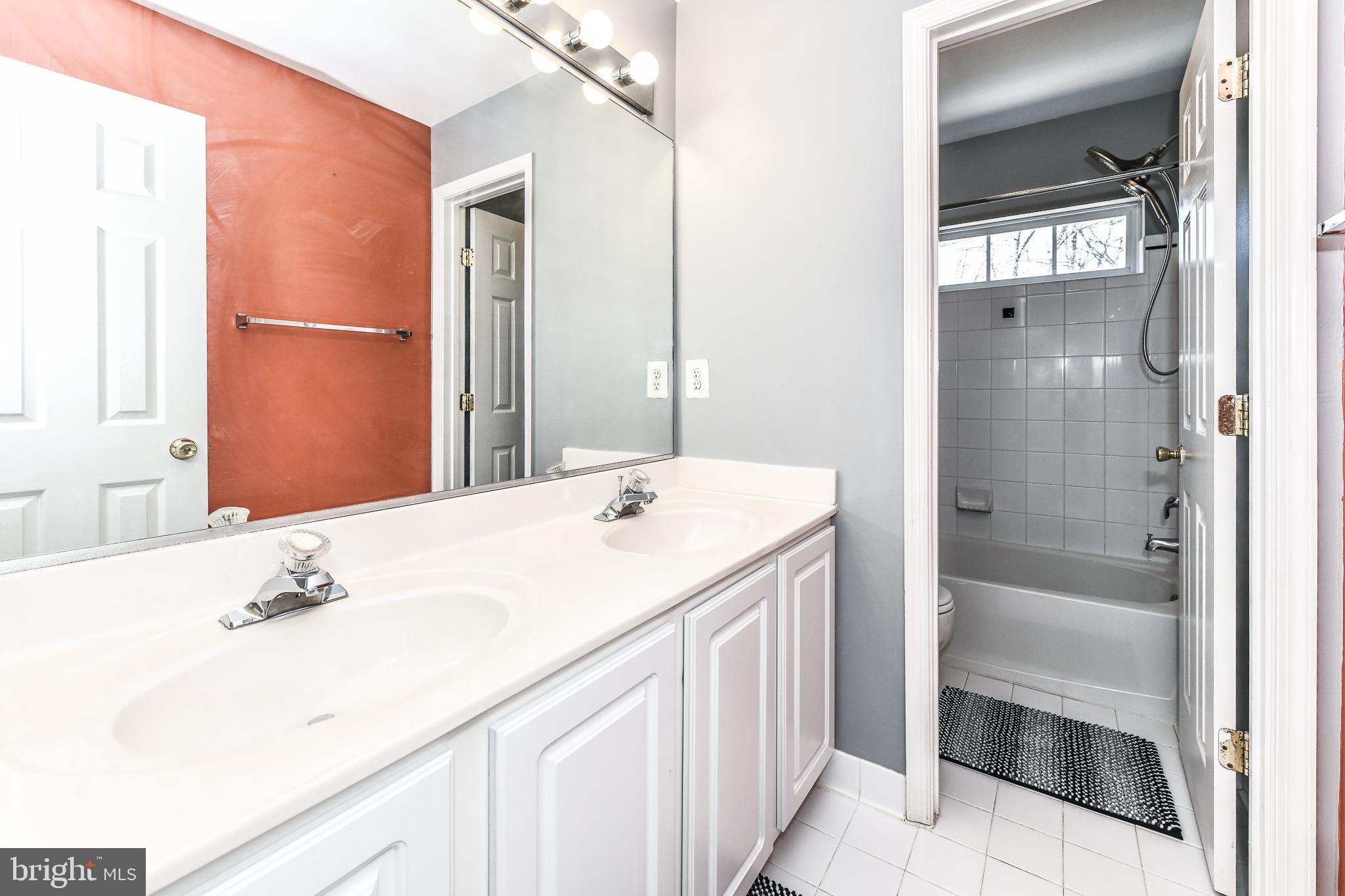 PRESIDENTS COURT - Residential Lease