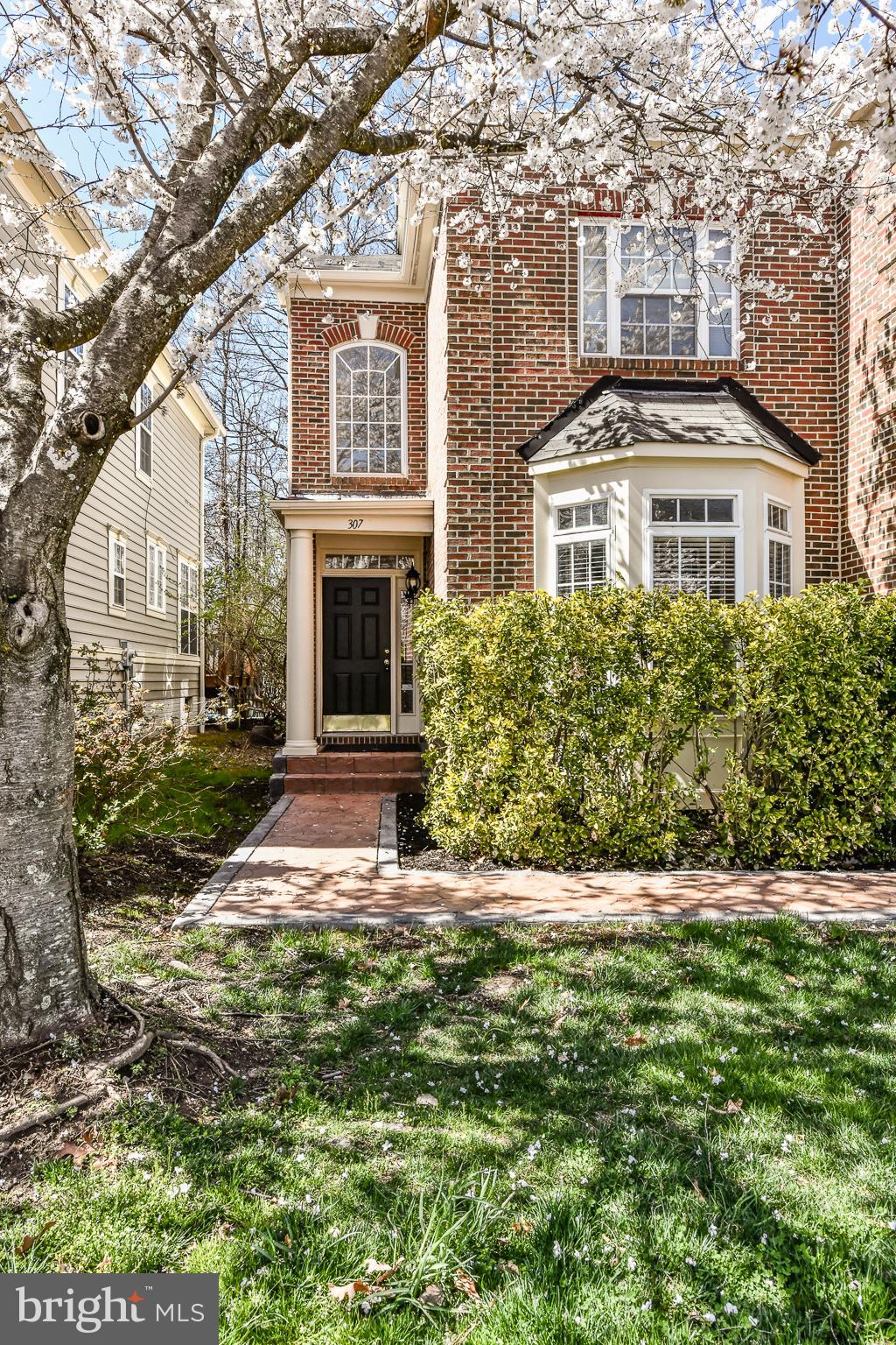 PRESIDENTS COURT - Residential Lease