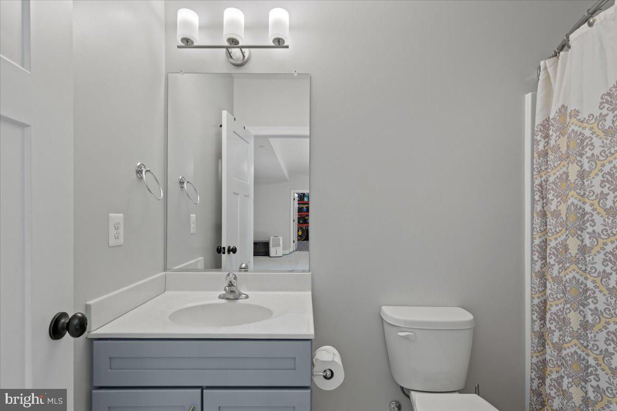 OAKLAND HALL - Residential Lease