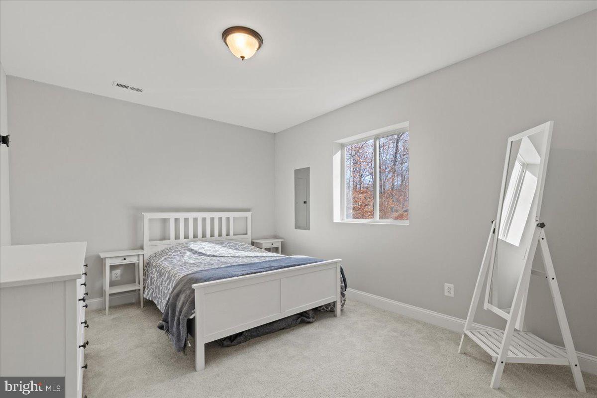 OAKLAND HALL - Residential Lease