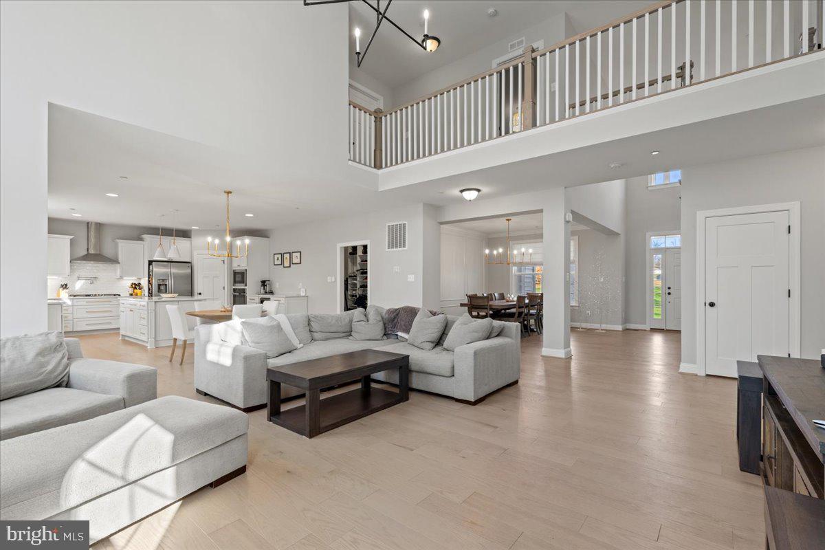 OAKLAND HALL - Residential Lease