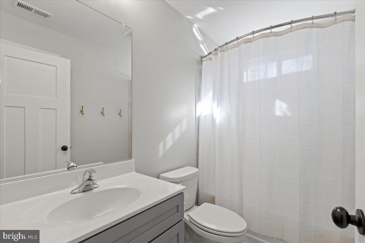 OAKLAND HALL - Residential Lease