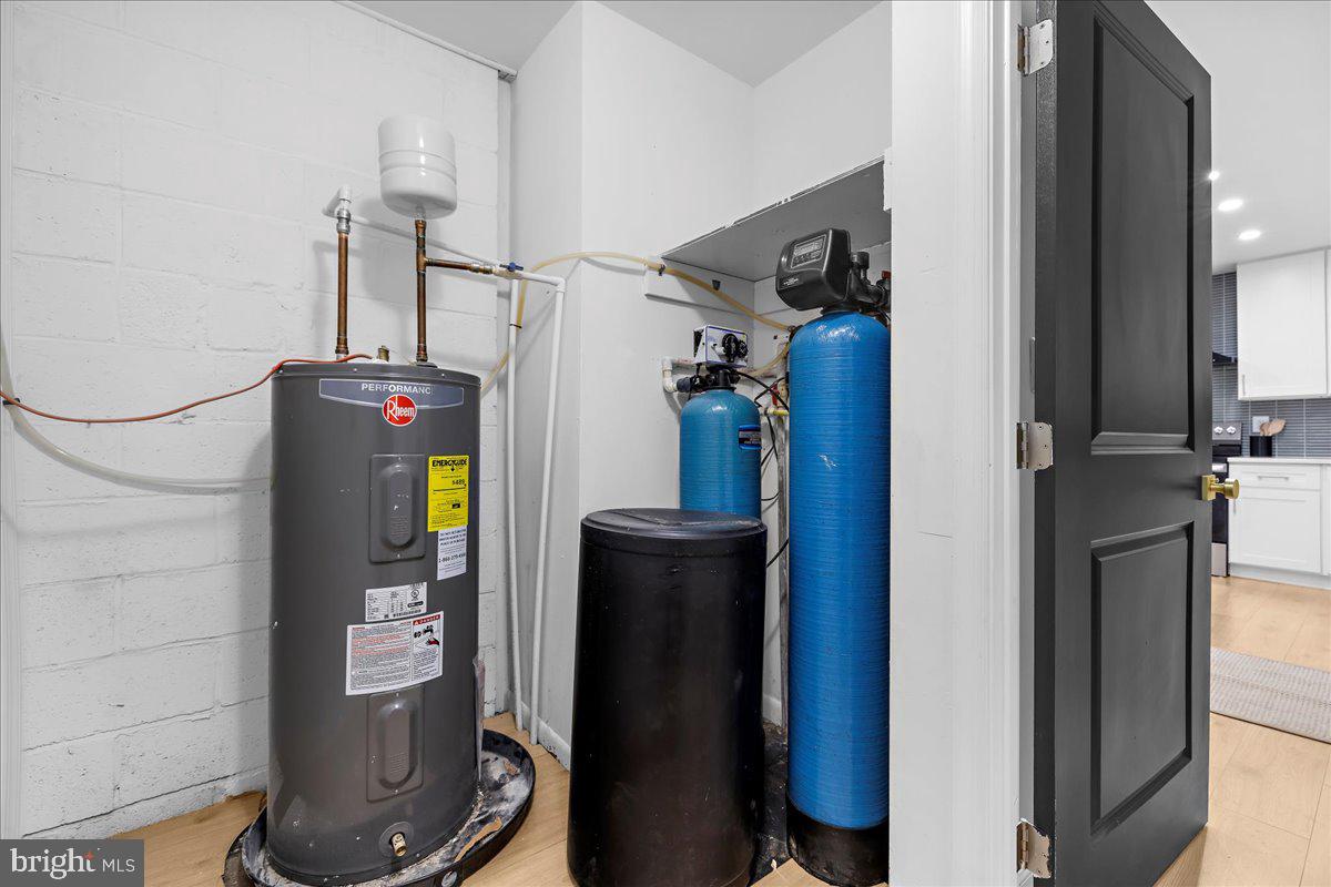 LAUREL ACRES - Residential