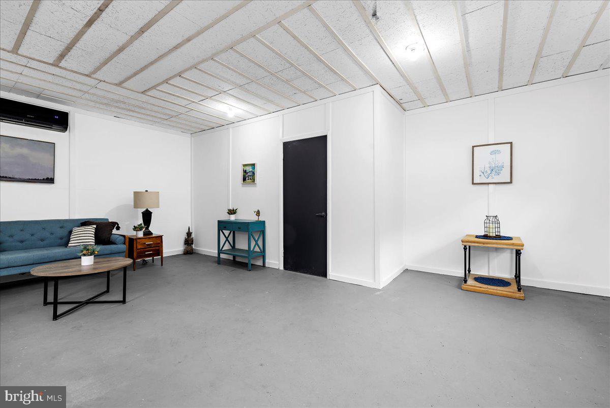 LAUREL ACRES - Residential