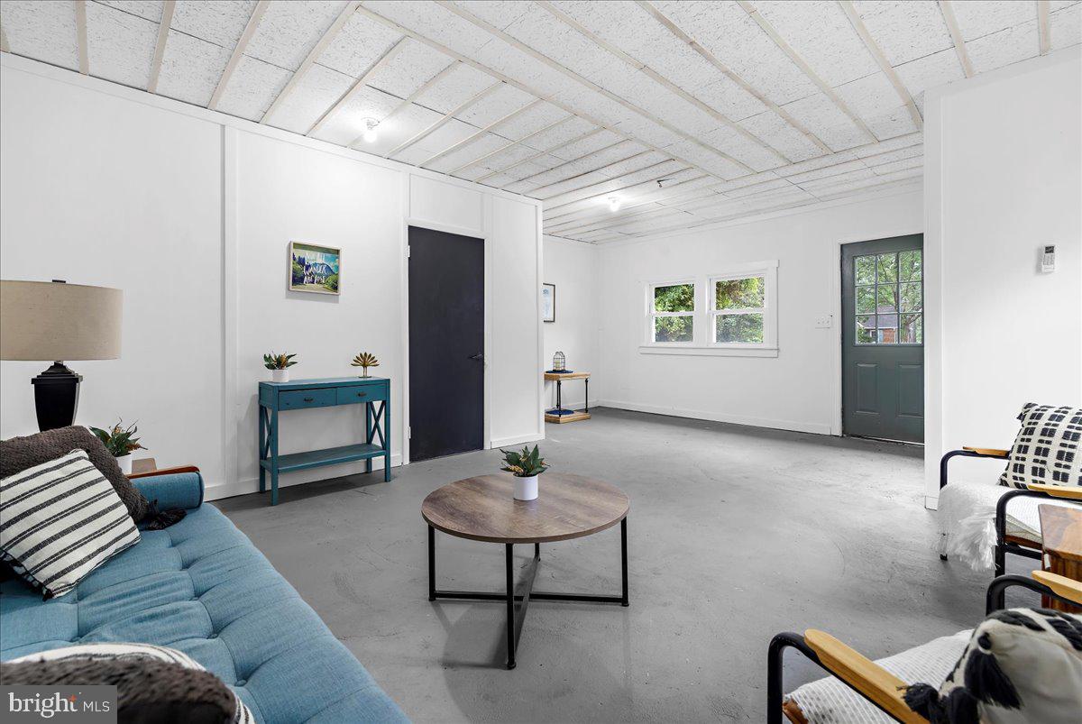 LAUREL ACRES - Residential