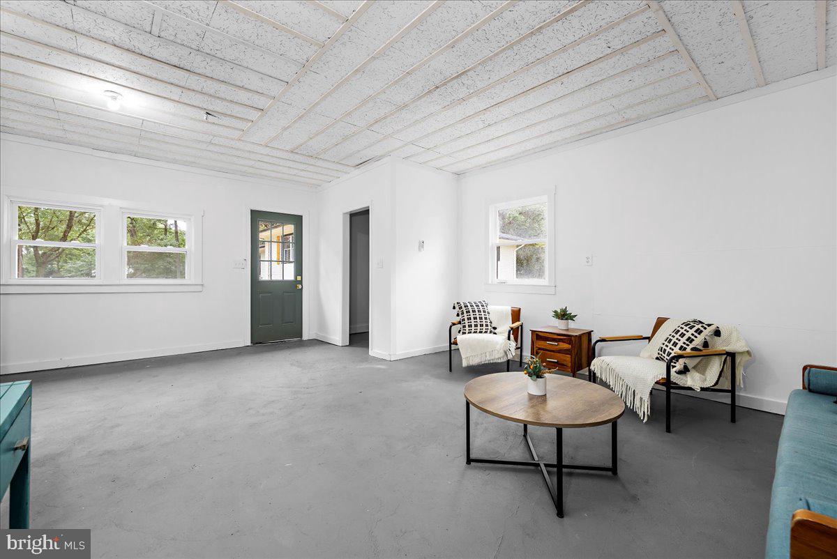 LAUREL ACRES - Residential