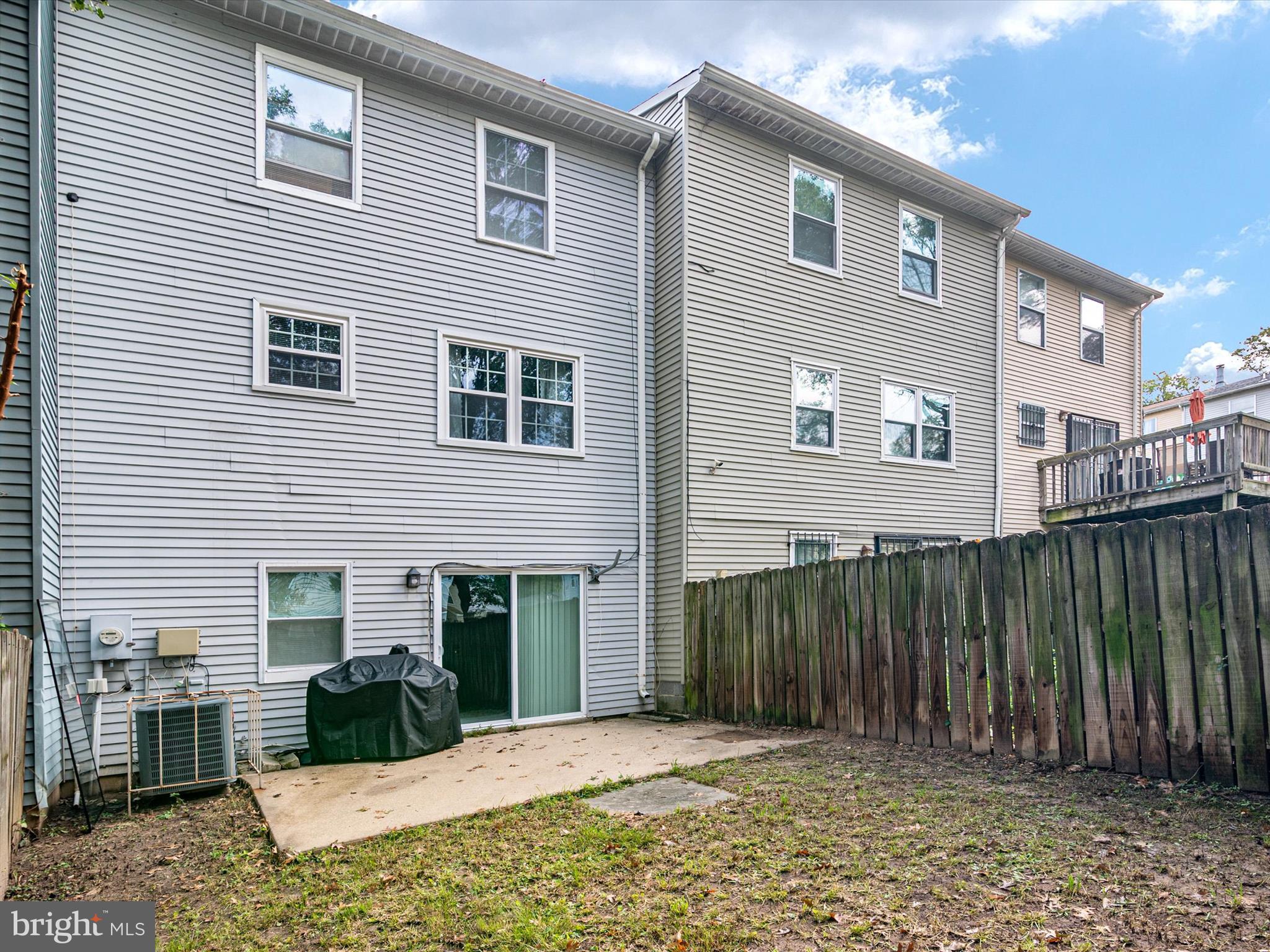 LONDON WOODS - Residential