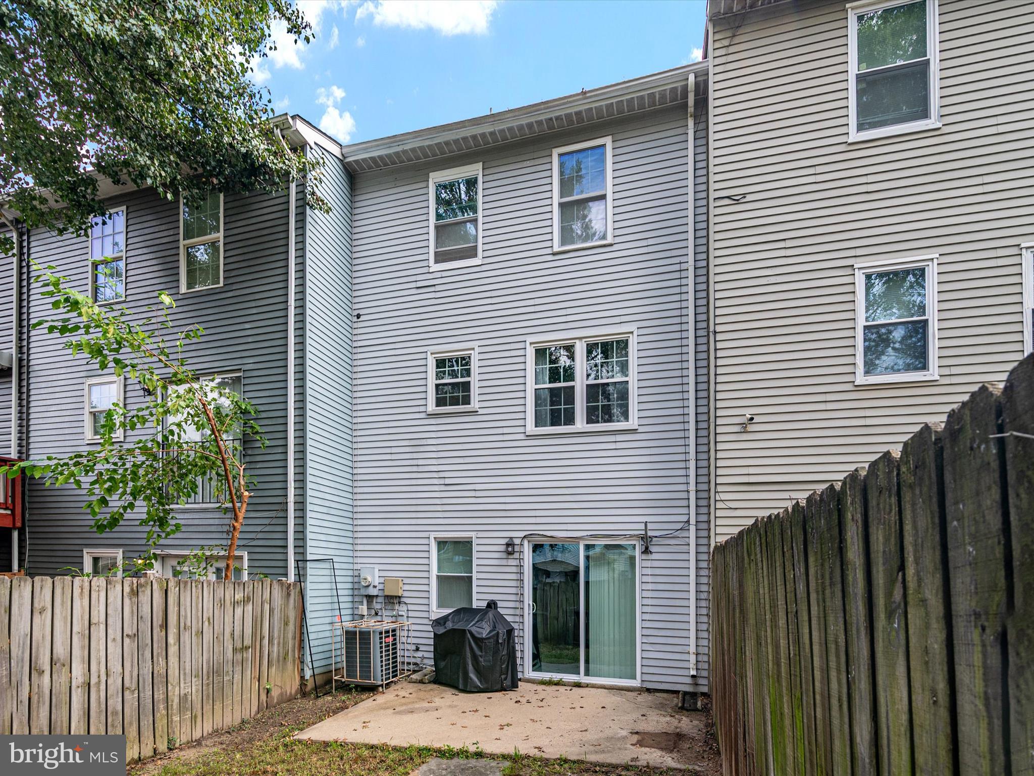 LONDON WOODS - Residential