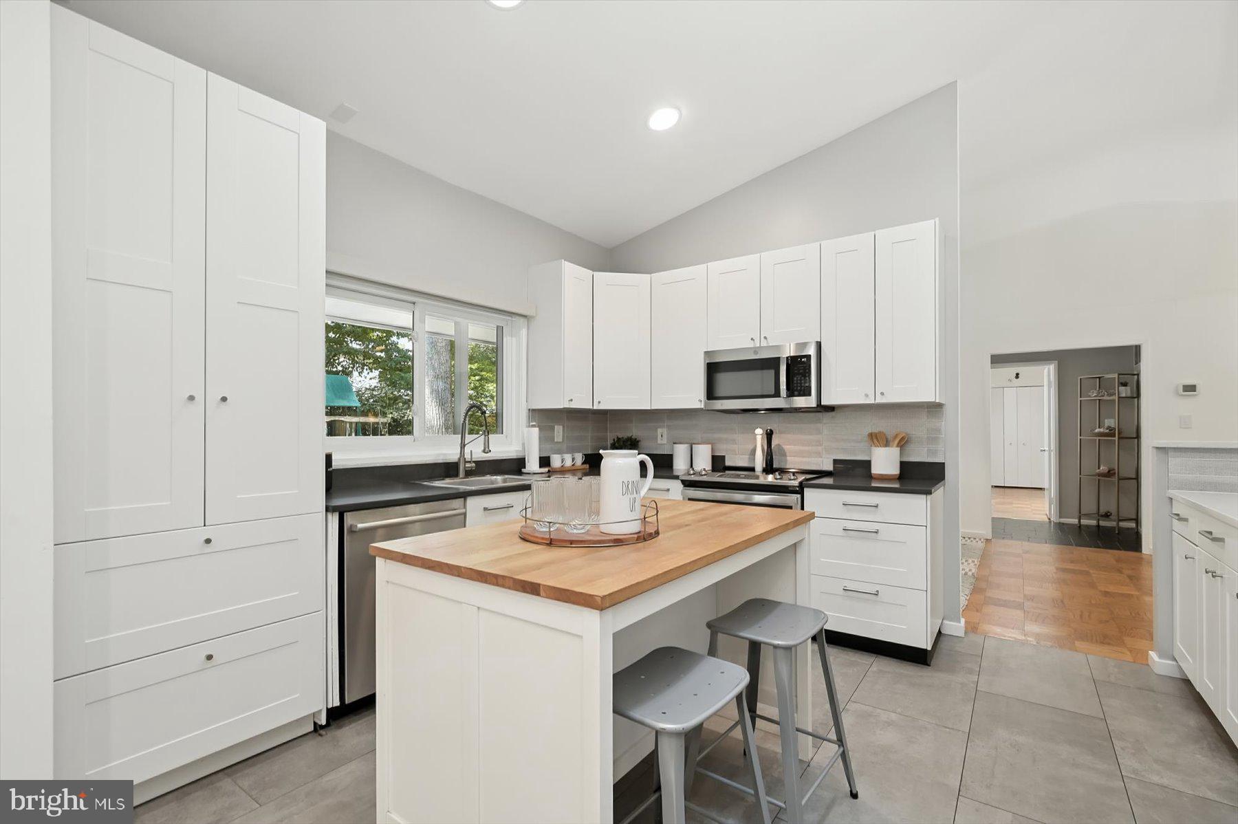 CARDEROCK SPRINGS - Residential