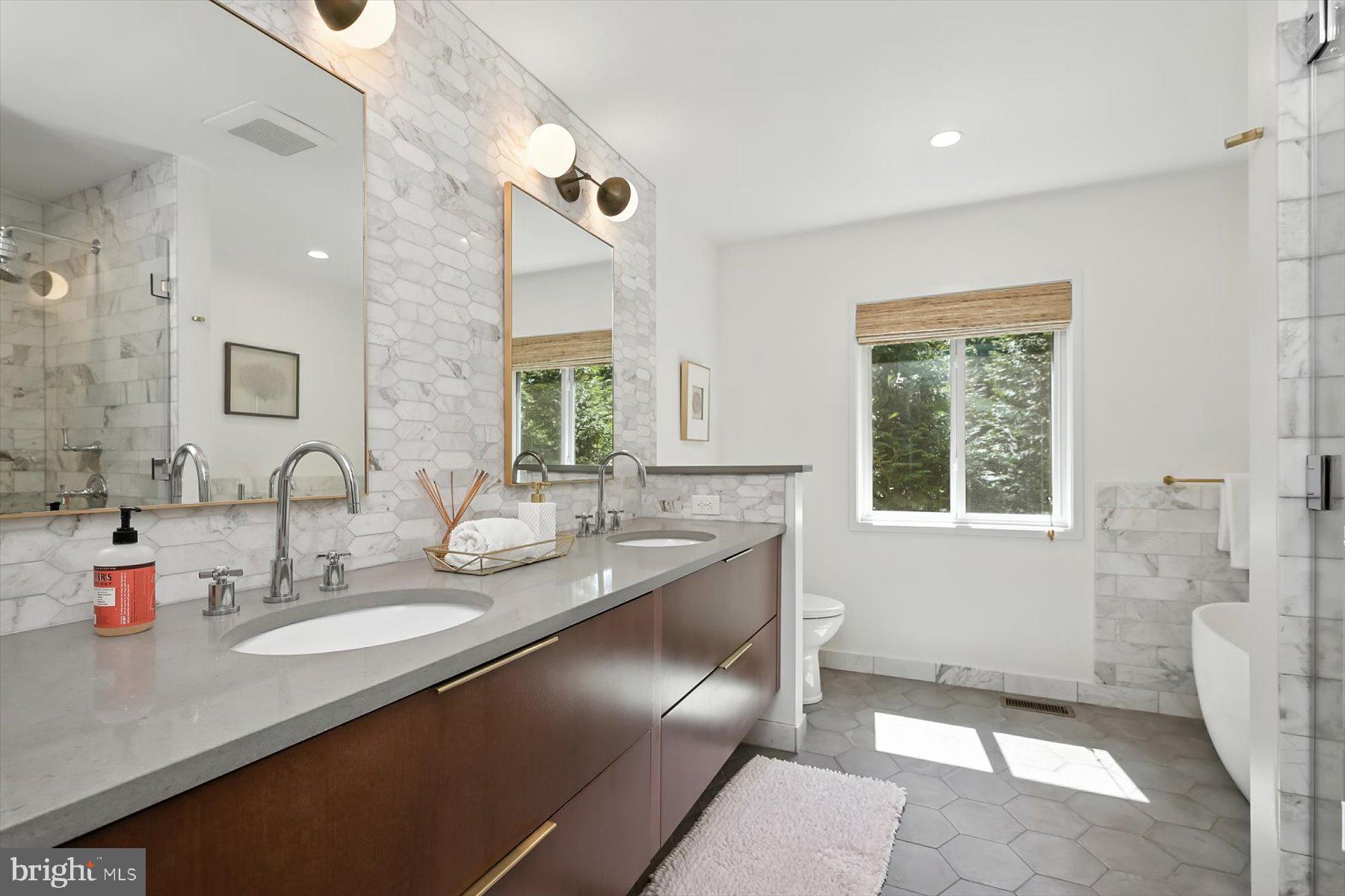 CARDEROCK SPRINGS - Residential