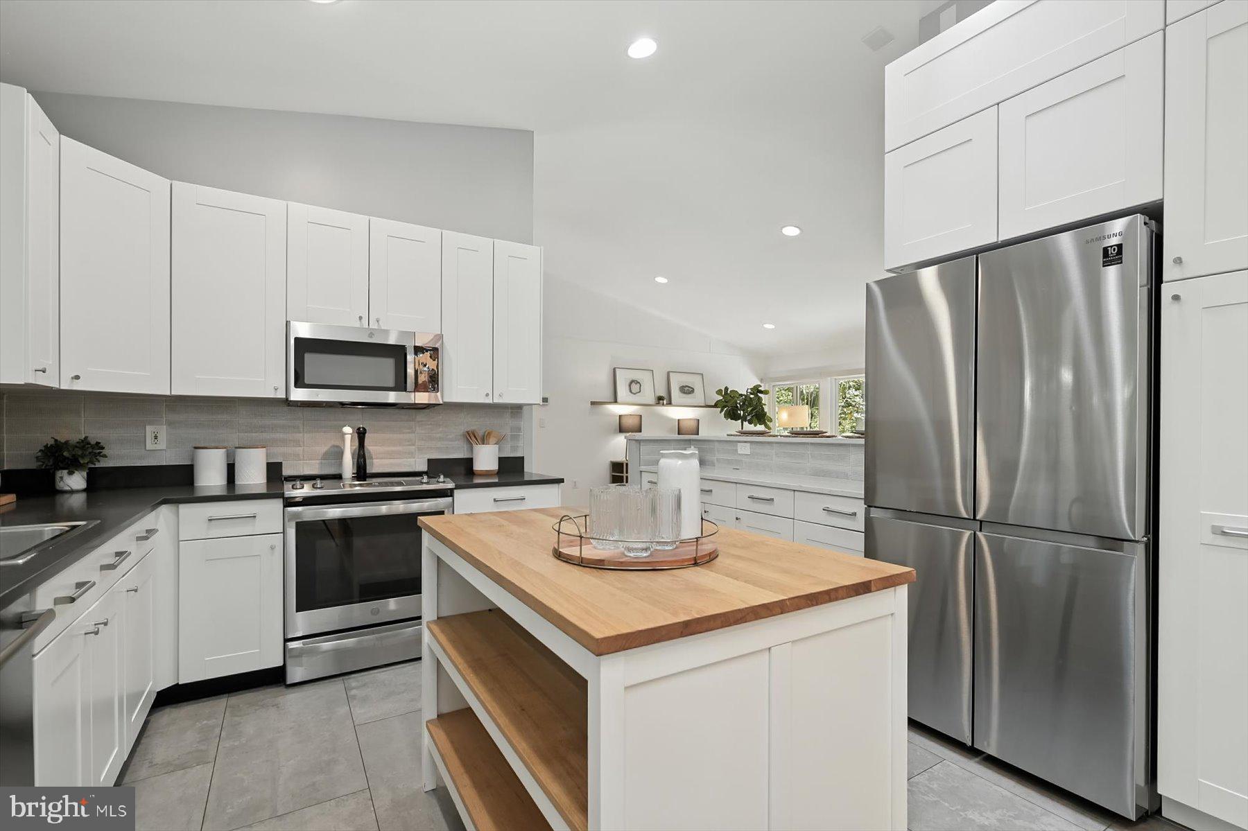 CARDEROCK SPRINGS - Residential