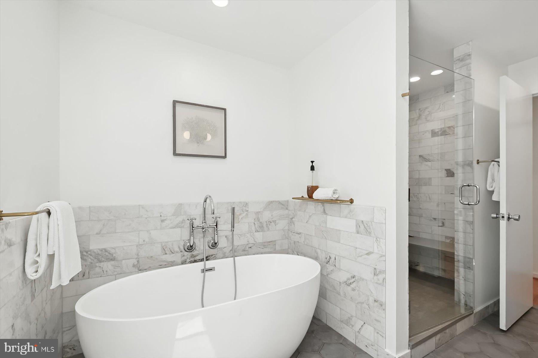 CARDEROCK SPRINGS - Residential