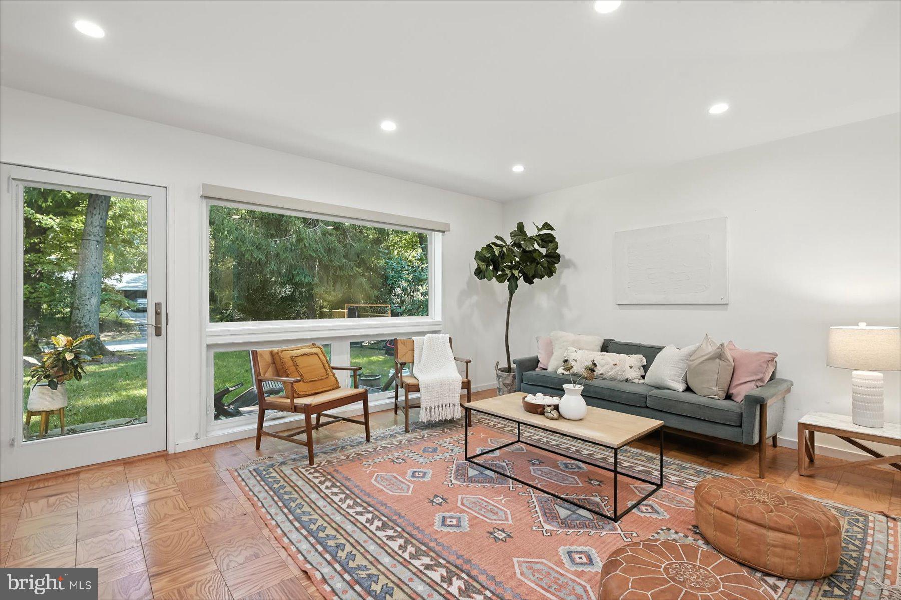 CARDEROCK SPRINGS - Residential