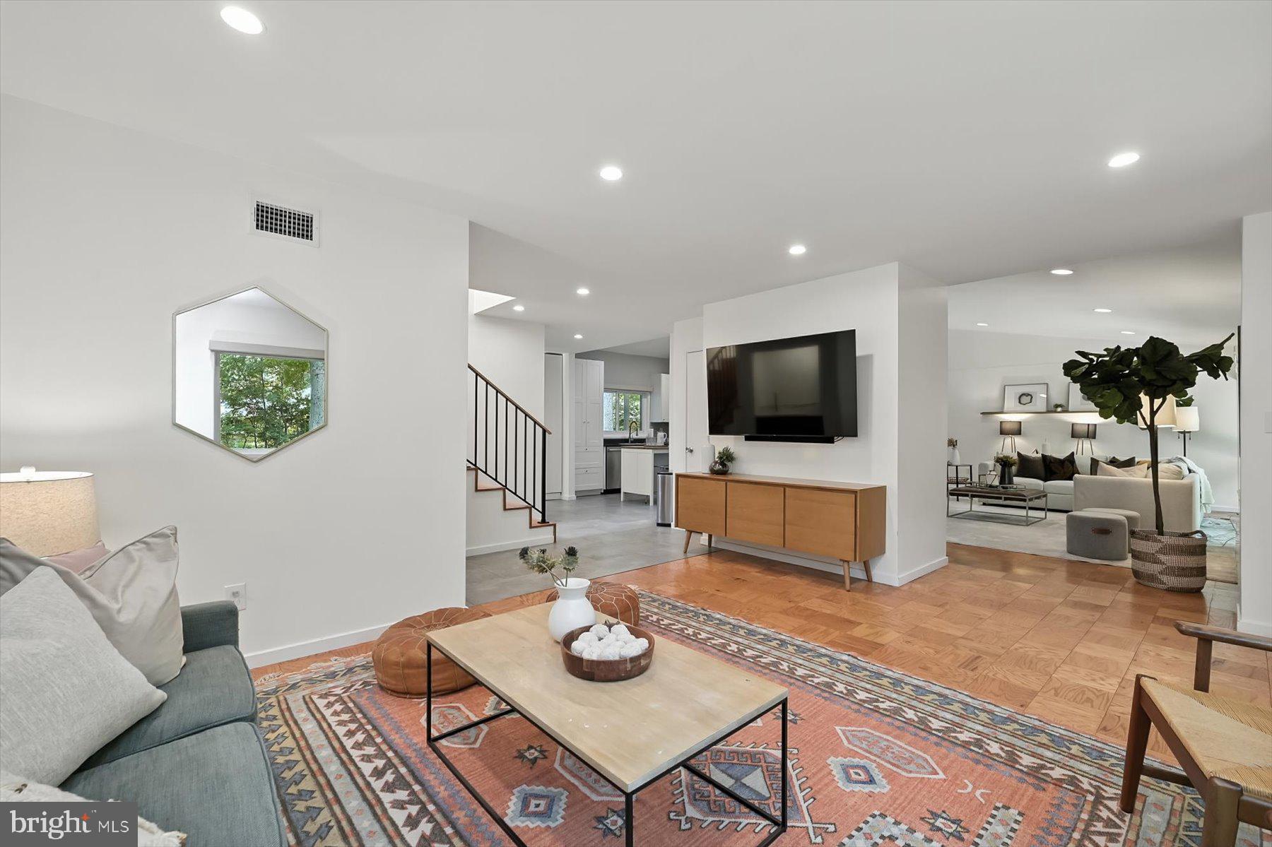 CARDEROCK SPRINGS - Residential