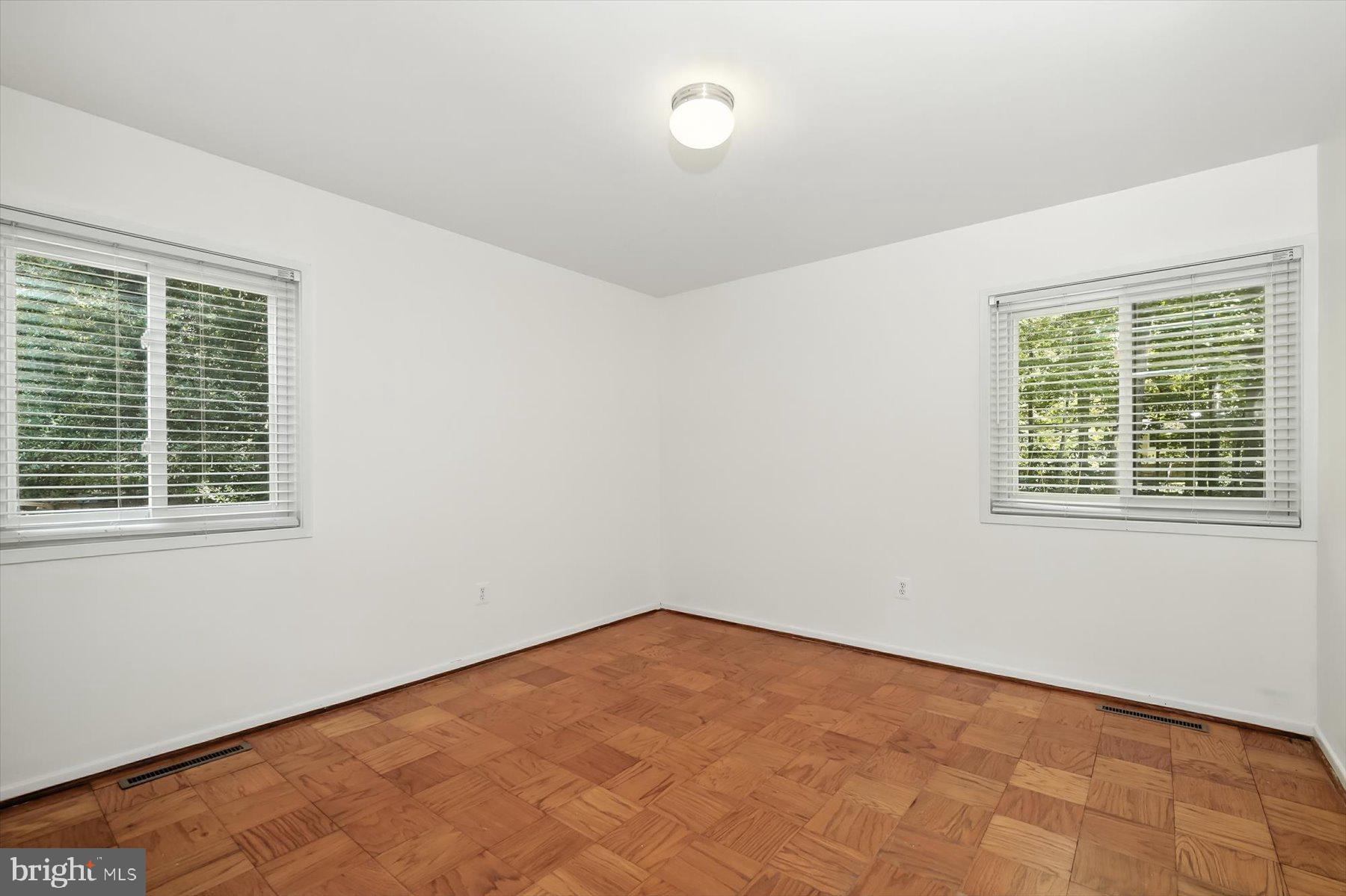 CARDEROCK SPRINGS - Residential