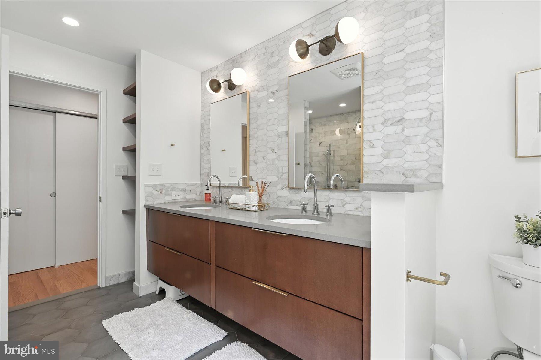 CARDEROCK SPRINGS - Residential