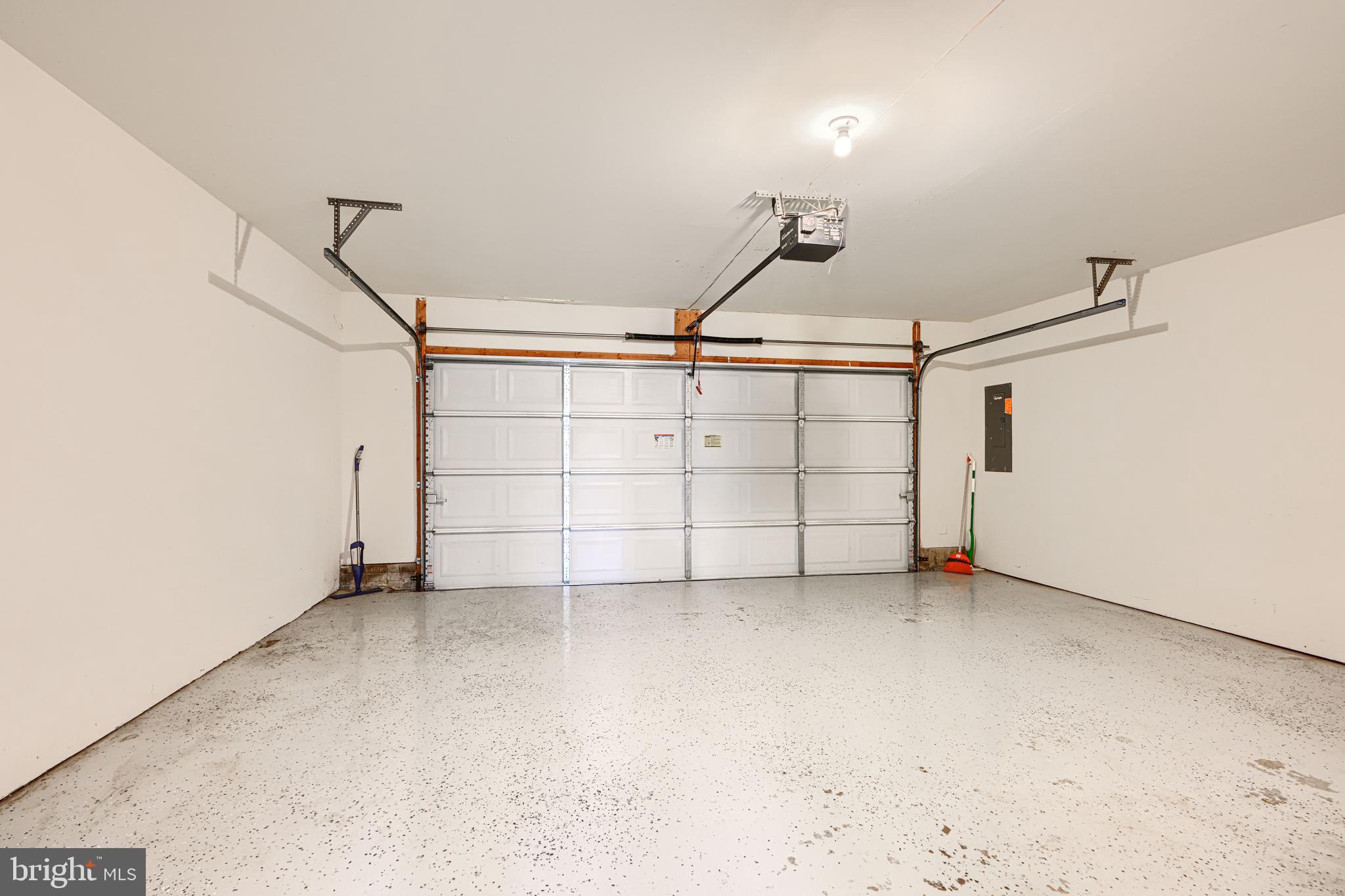 ROCKLAND AT ROGERS - Residential Lease