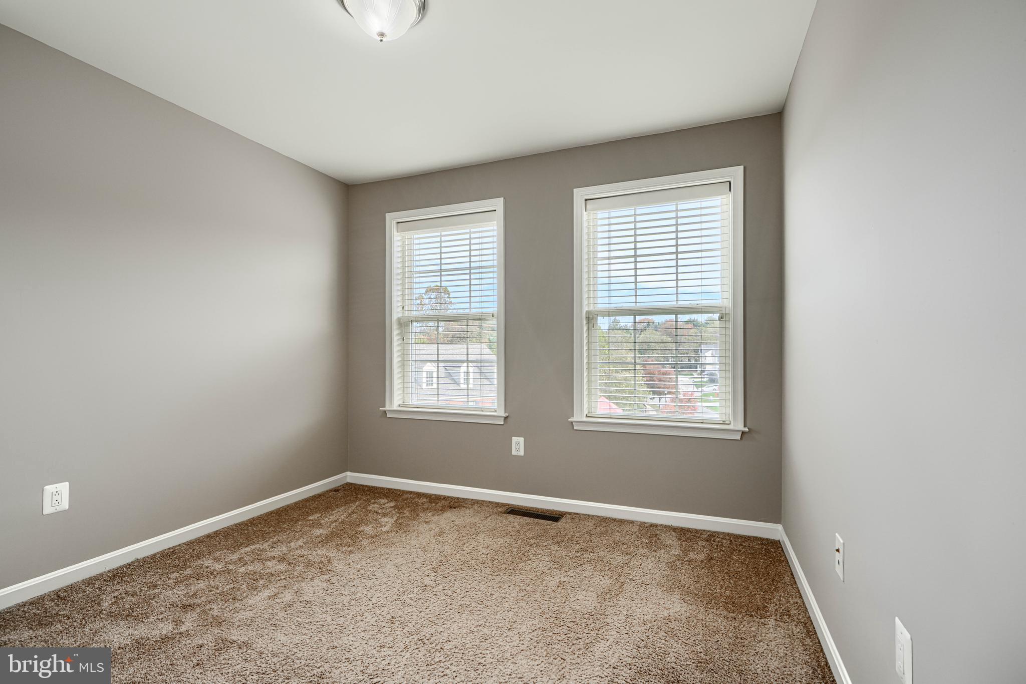 ROCKLAND AT ROGERS - Residential Lease