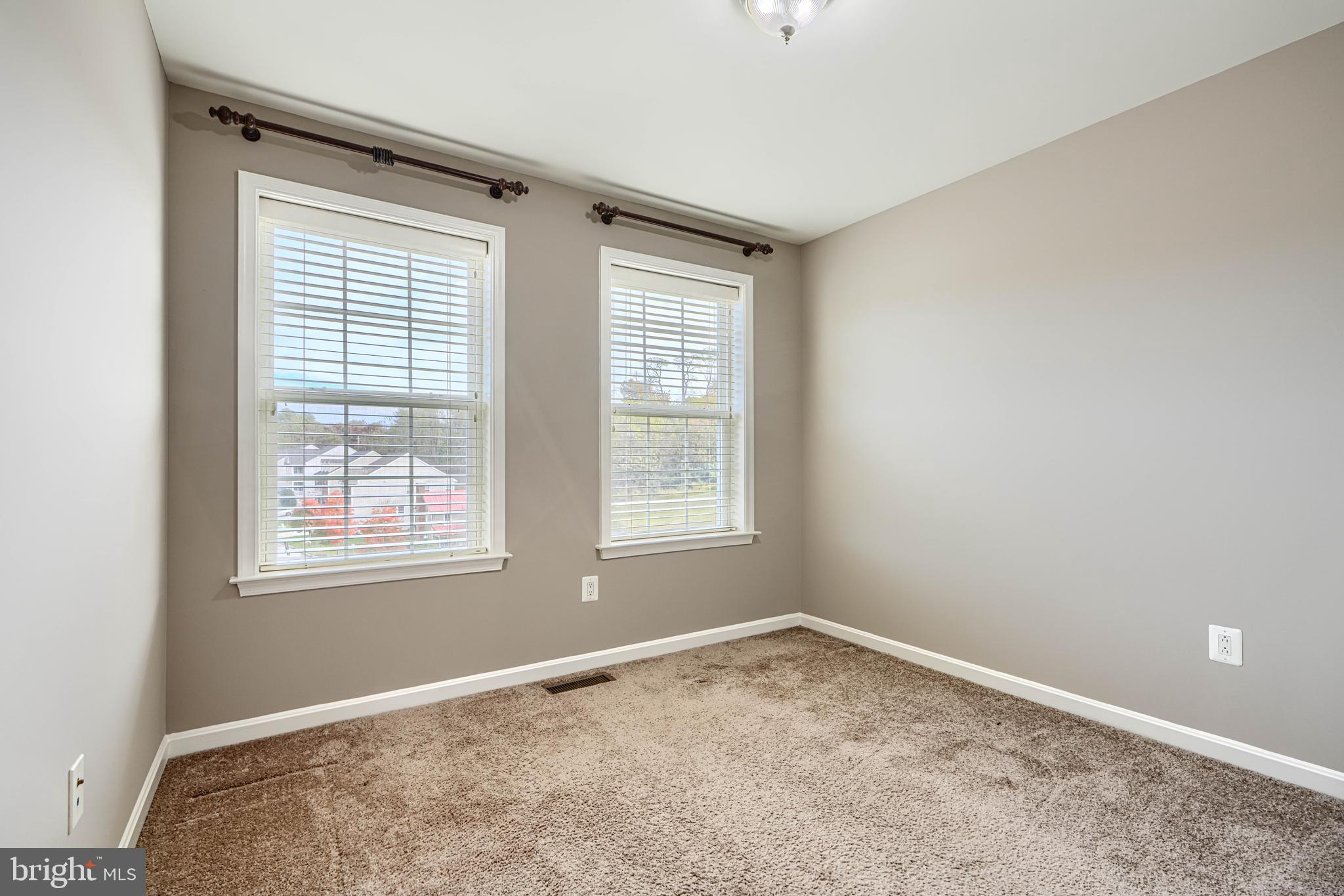 ROCKLAND AT ROGERS - Residential Lease