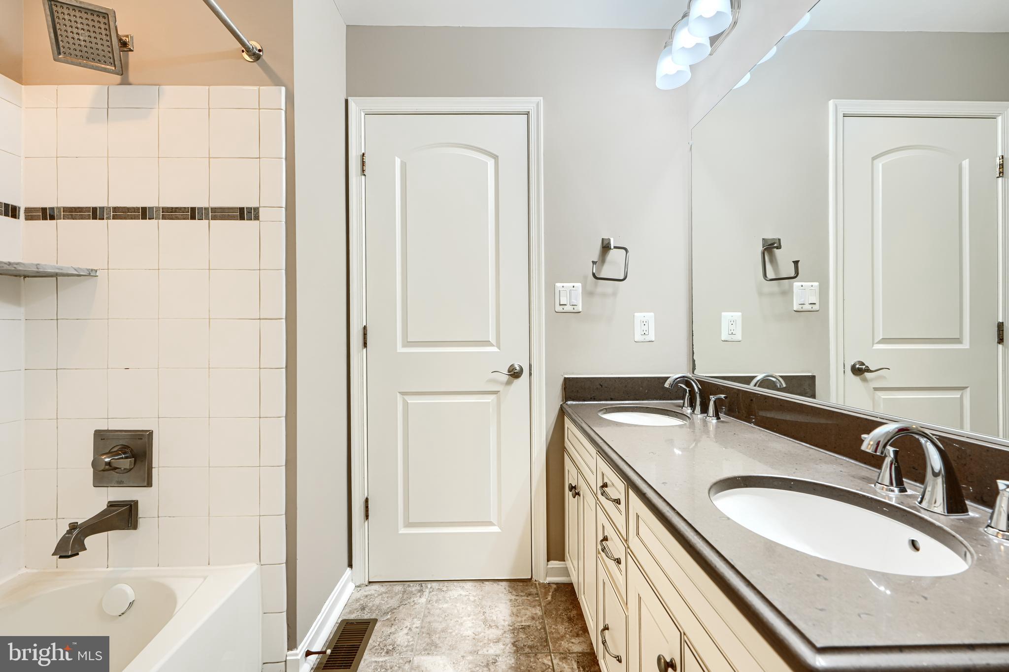 ROCKLAND AT ROGERS - Residential Lease