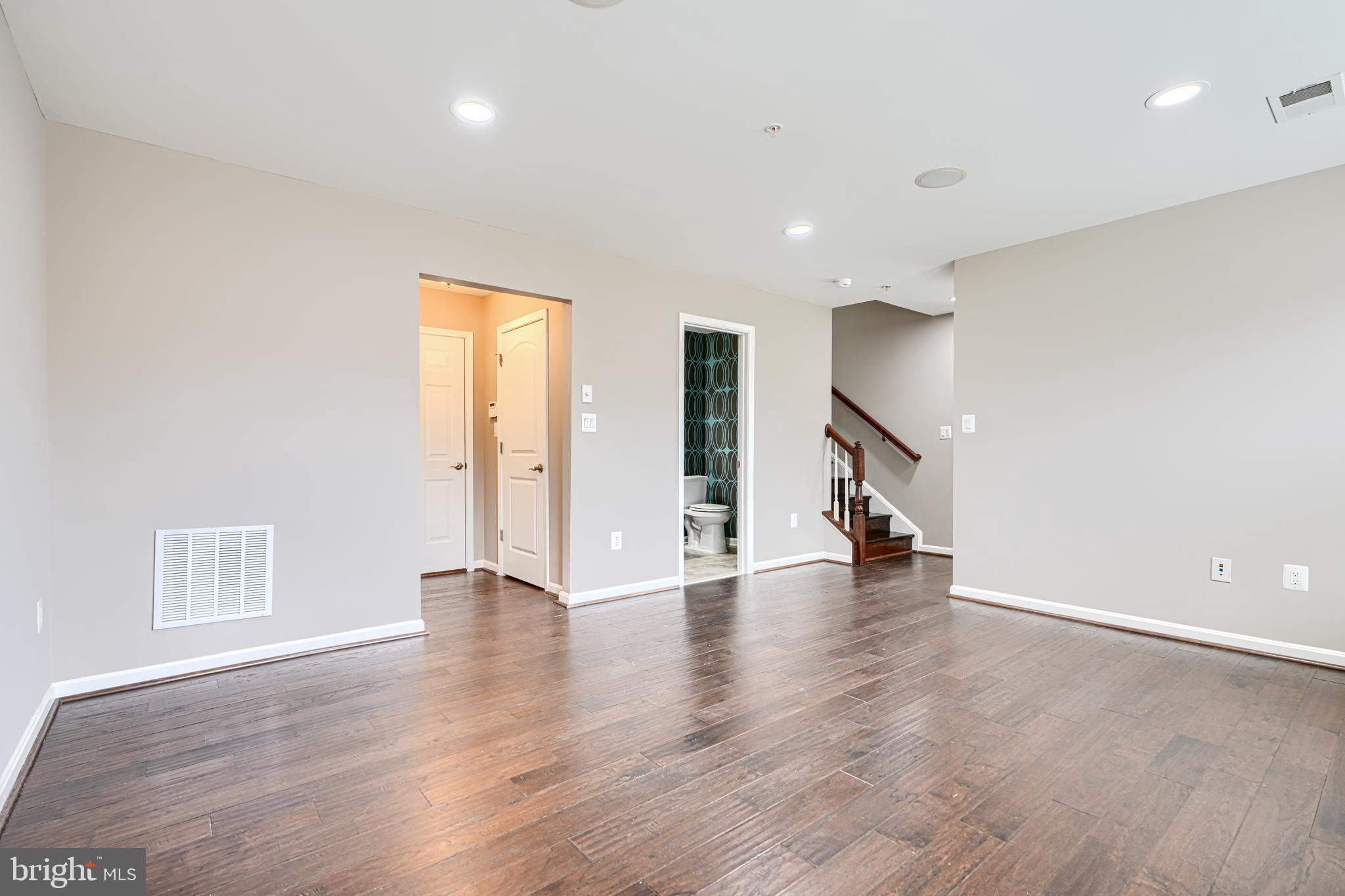 ROCKLAND AT ROGERS - Residential Lease