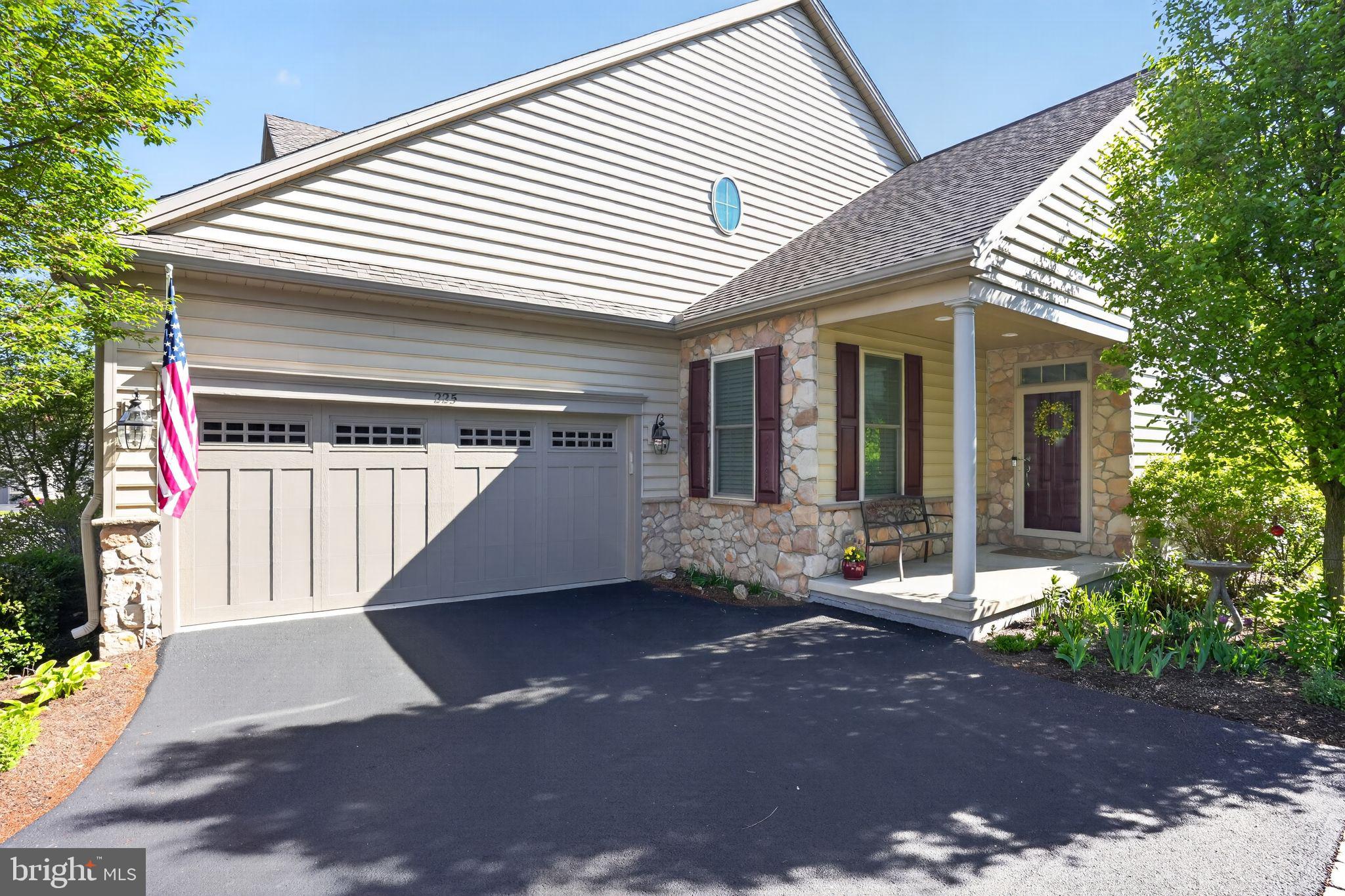 225 HONEYCROFT BOULEVARD