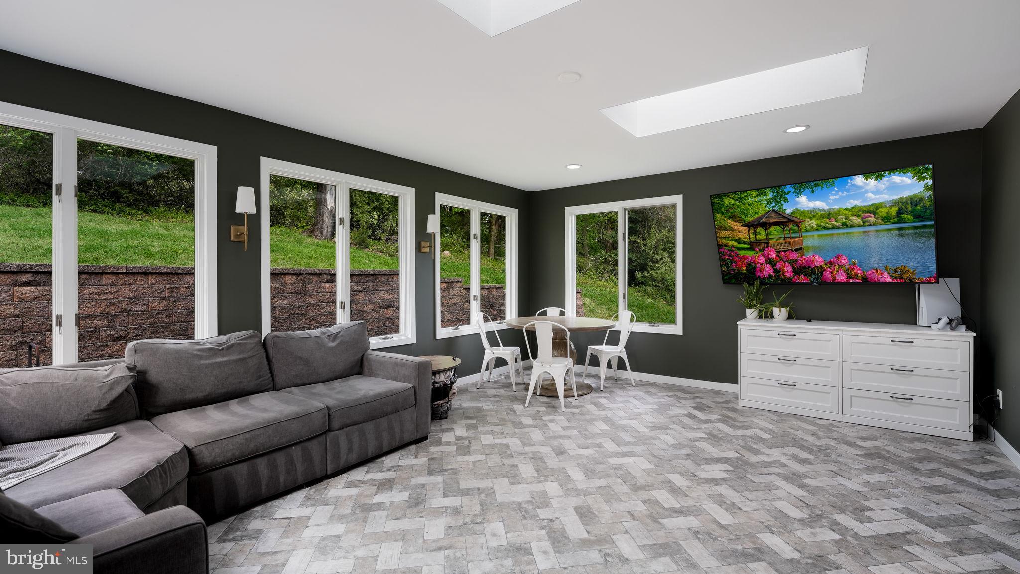 SPRING VALLEY - Residential