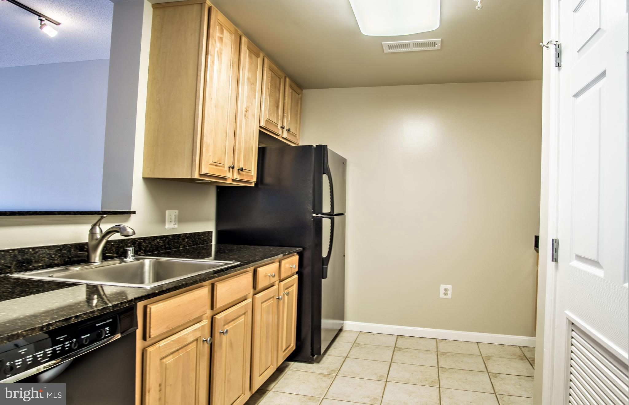 GALLERY AT WHITE FLINT - Residential