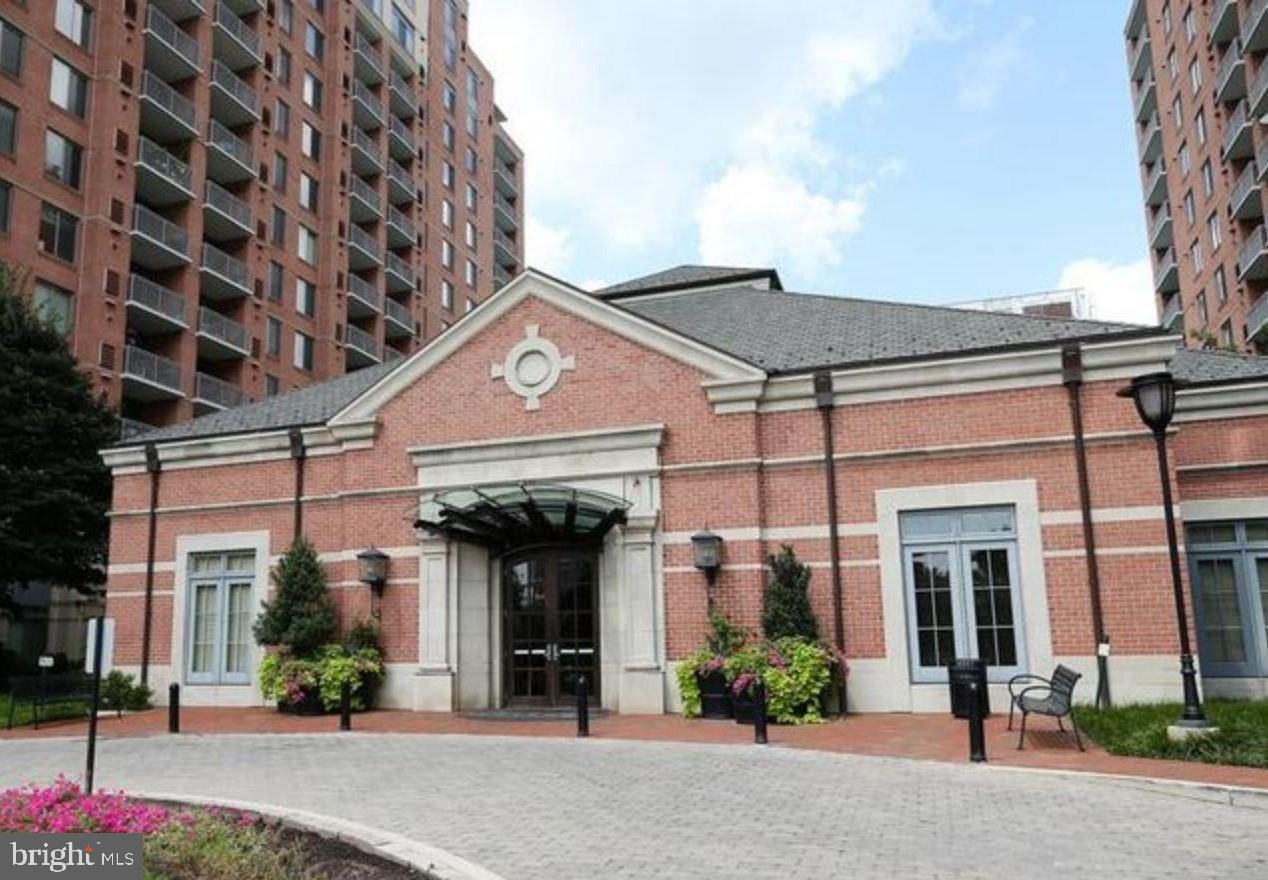 GALLERY AT WHITE FLINT - Residential