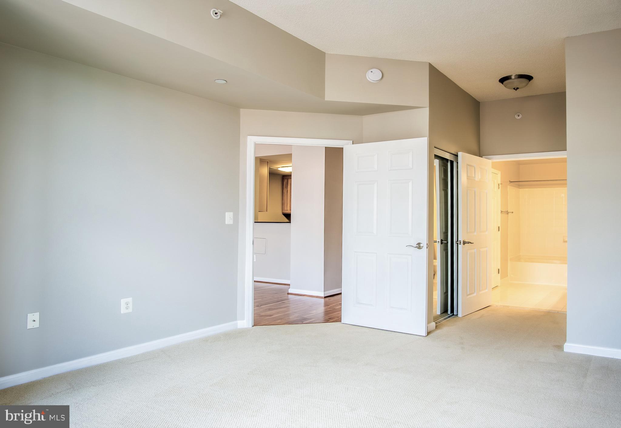 GALLERY AT WHITE FLINT - Residential