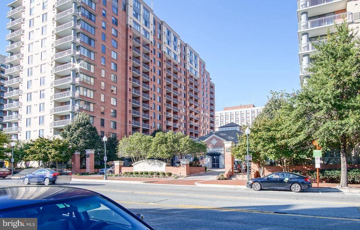 GALLERY AT WHITE FLINT - Residential