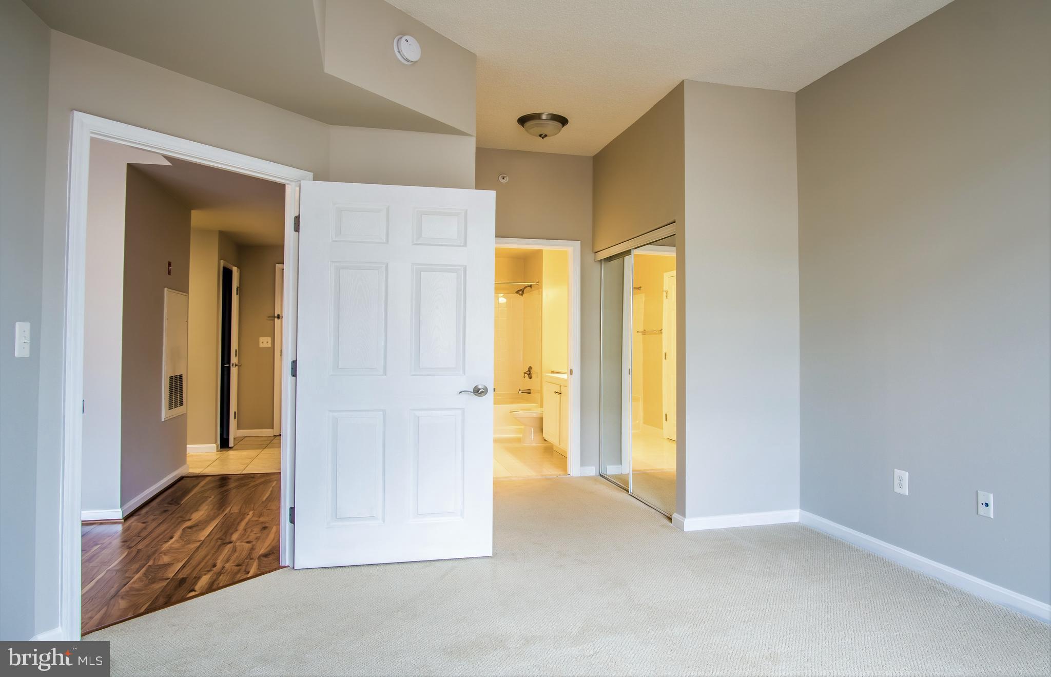 GALLERY AT WHITE FLINT - Residential