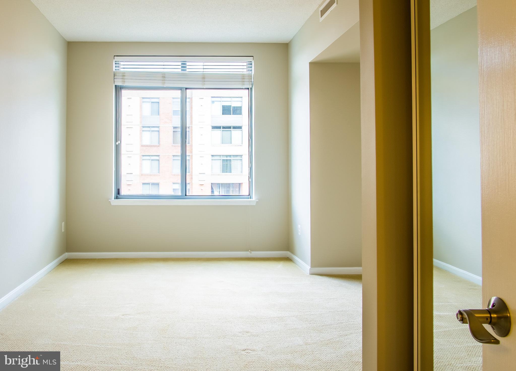 GALLERY AT WHITE FLINT - Residential