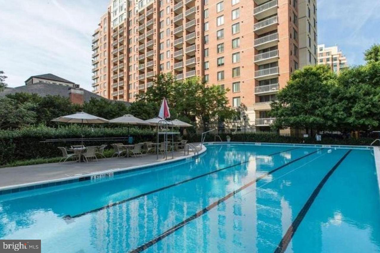 GALLERY AT WHITE FLINT - Residential