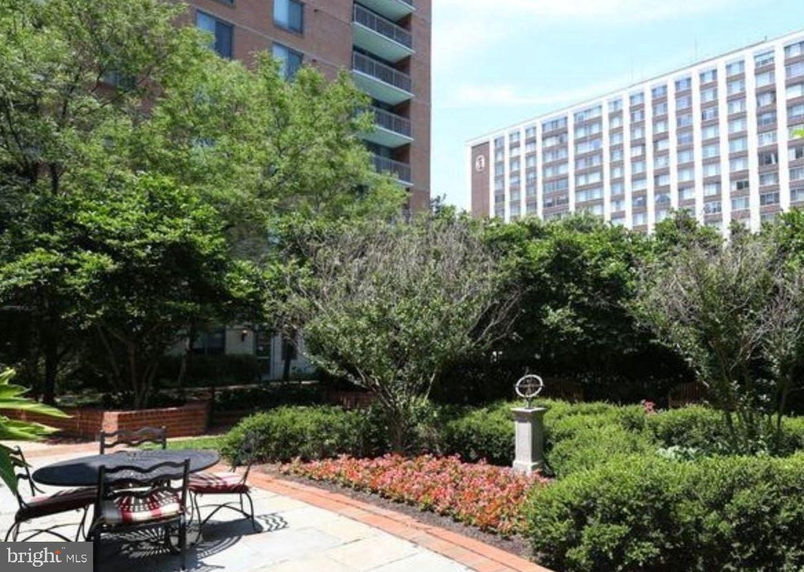 GALLERY AT WHITE FLINT - Residential