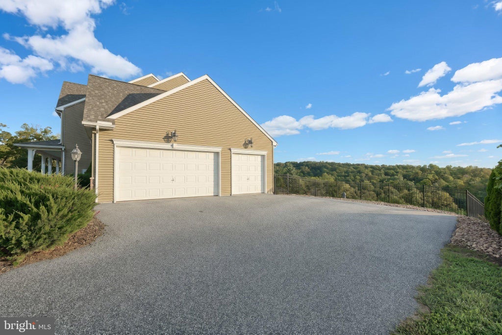 Photo of 110 Hunters Chase, ETTERS, PA 17319 (MLS # PAYK2111904)