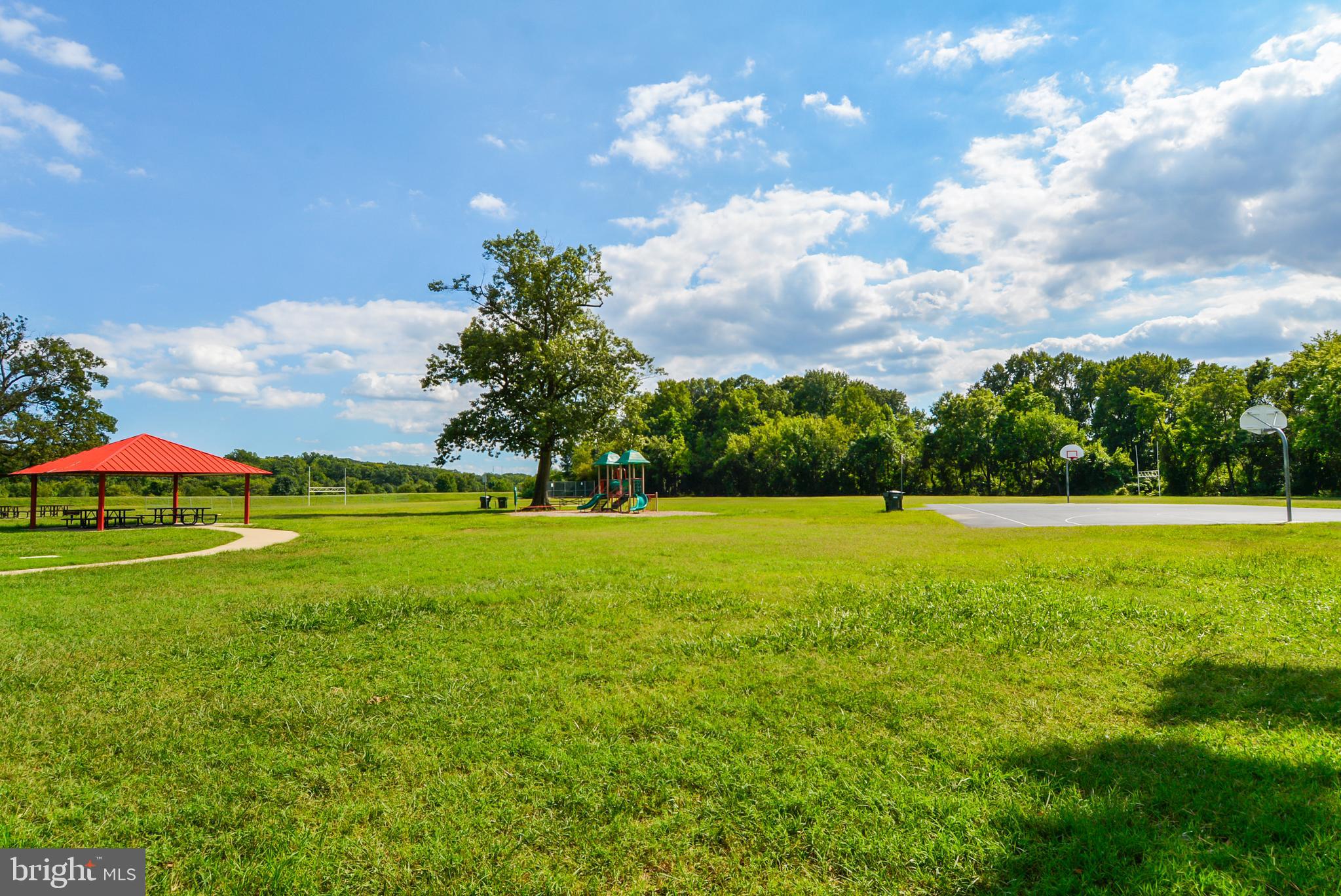 GRETTAS ADDN TO RIVERDAL - Residential