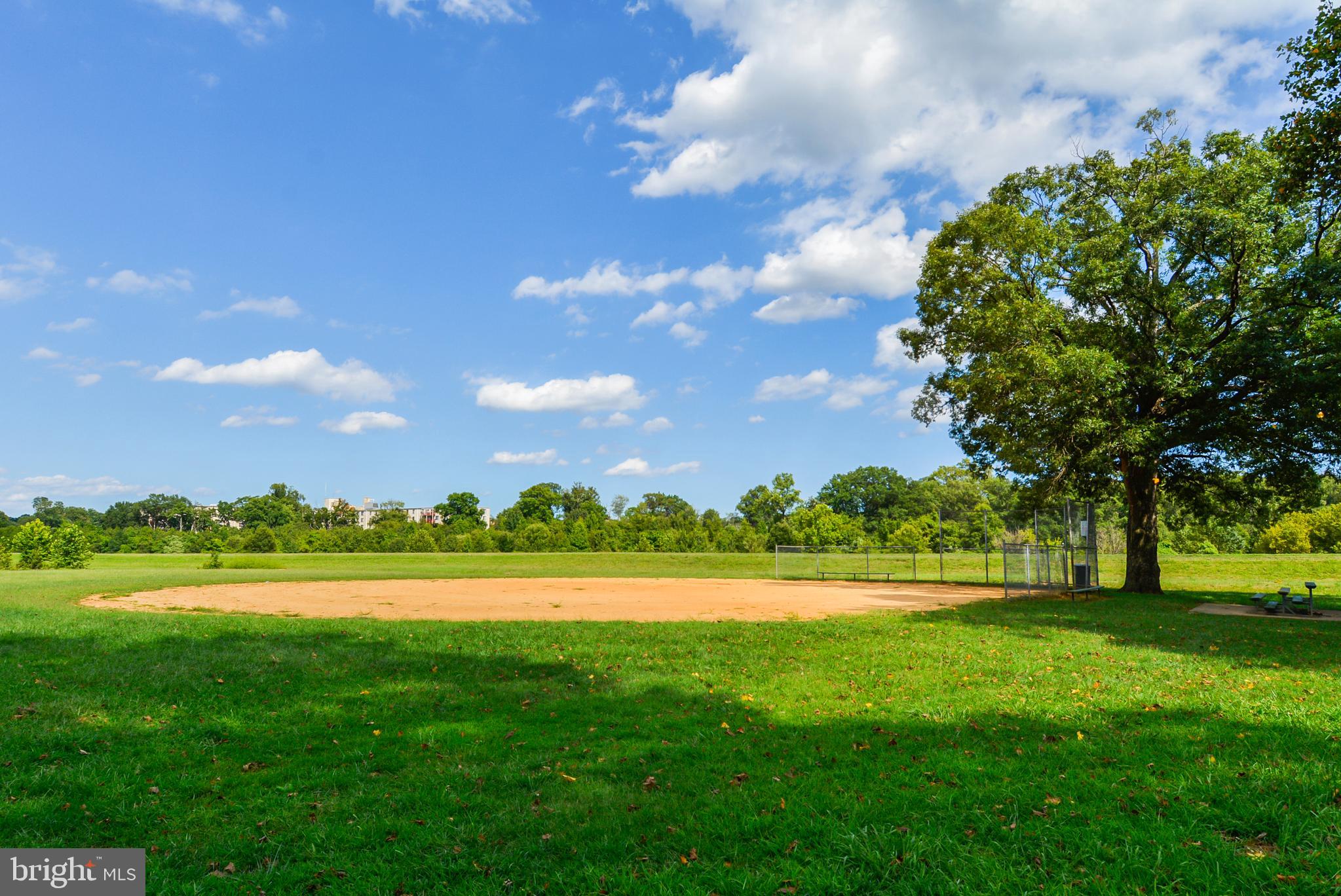 GRETTAS ADDN TO RIVERDAL - Residential