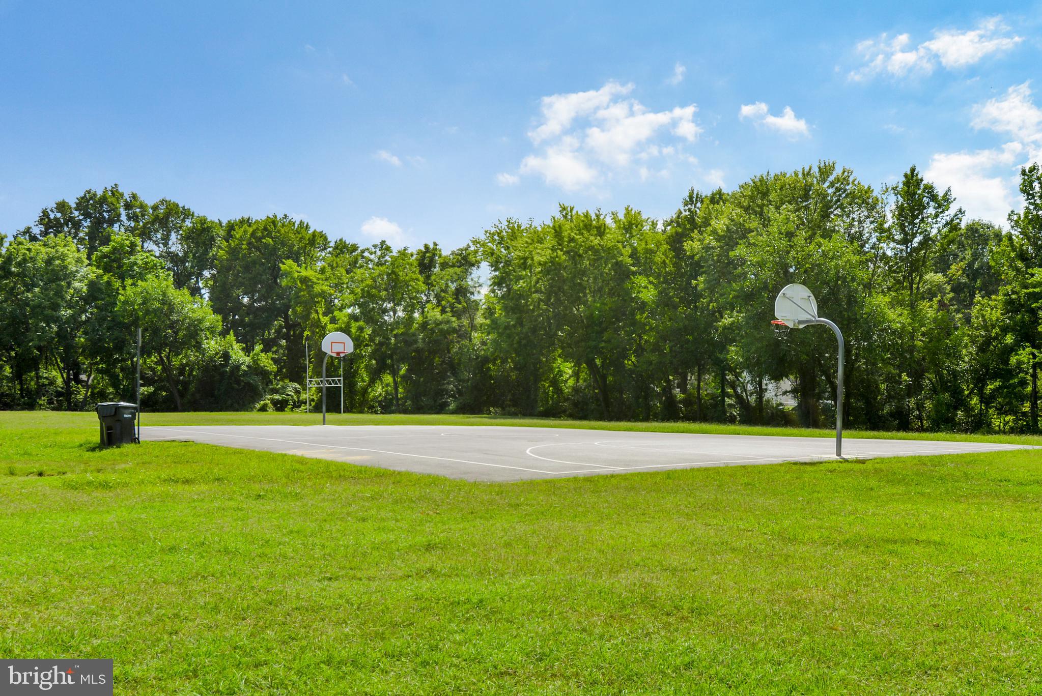 GRETTAS ADDN TO RIVERDAL - Residential