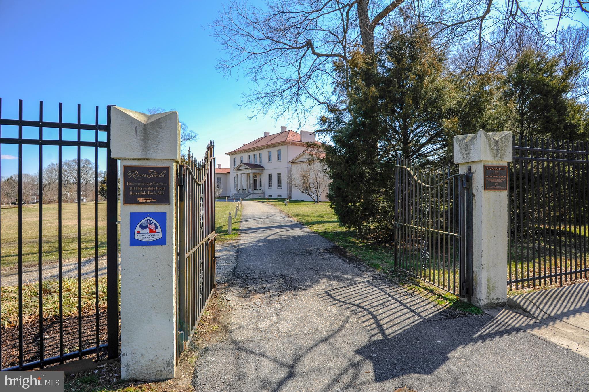 GRETTAS ADDN TO RIVERDAL - Residential