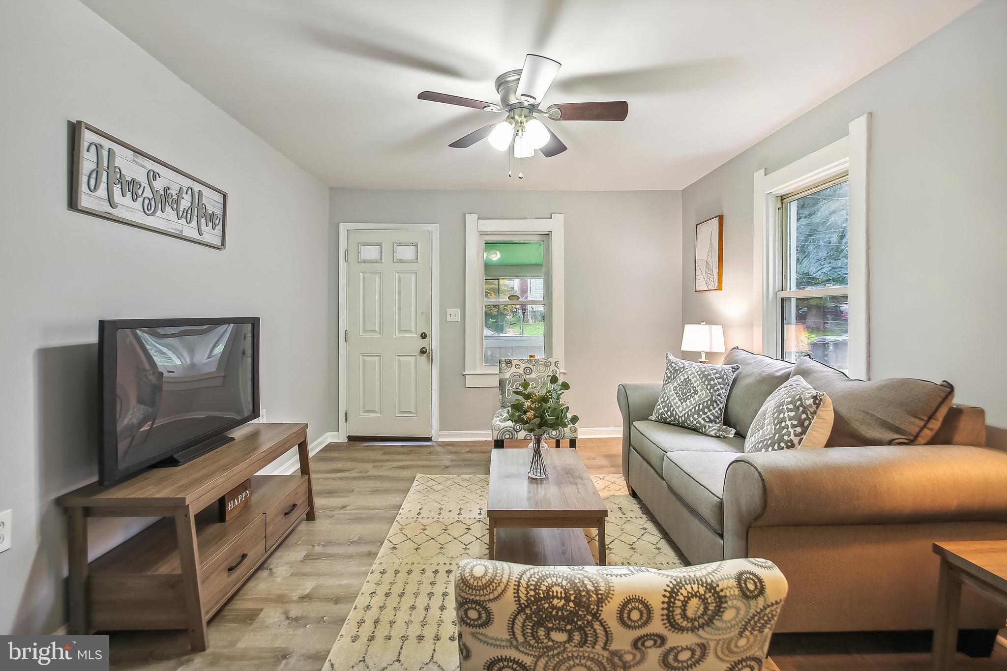 GRETTAS ADDN TO RIVERDAL - Residential