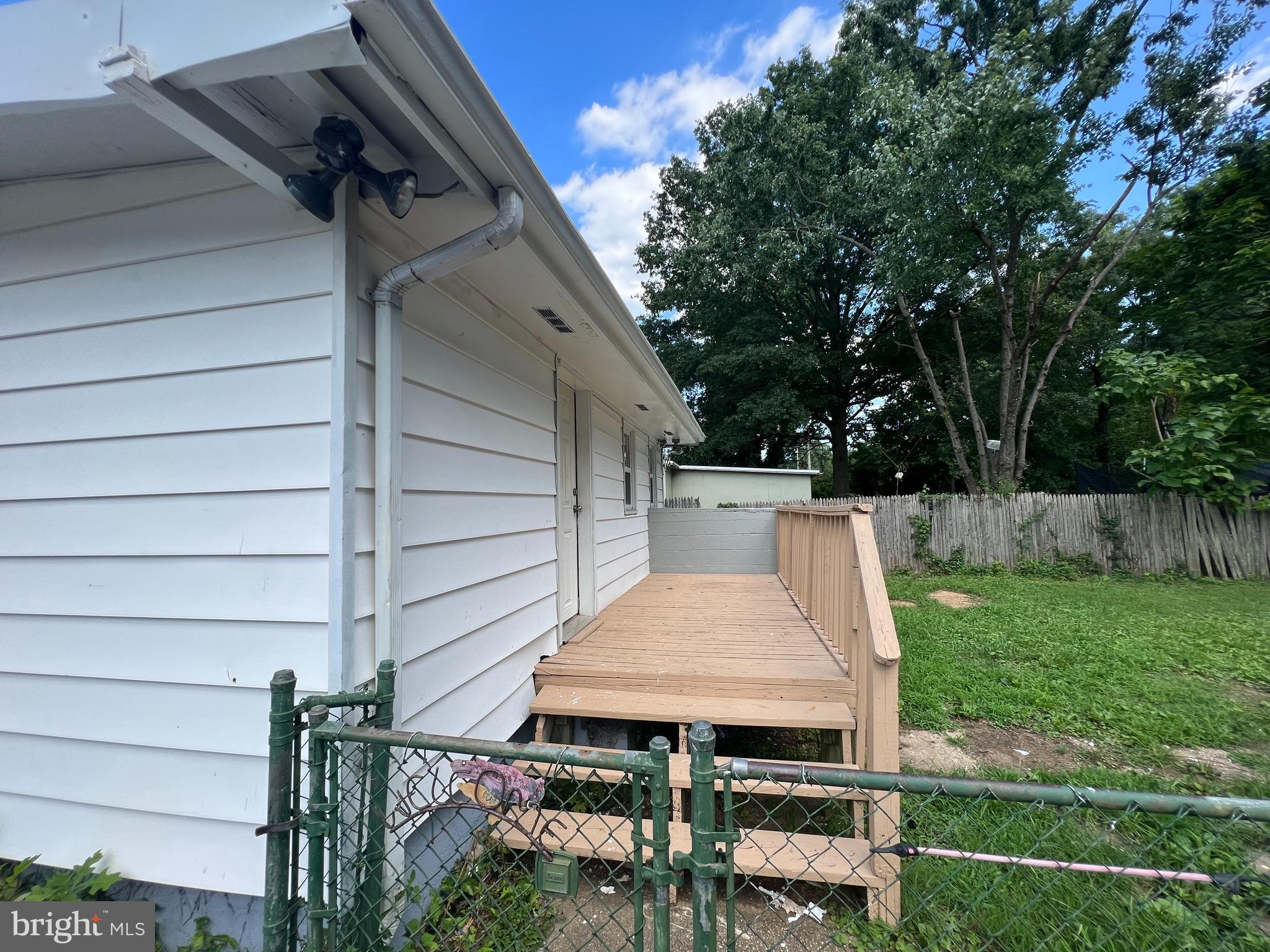 GRETTAS ADDN TO RIVERDAL - Residential