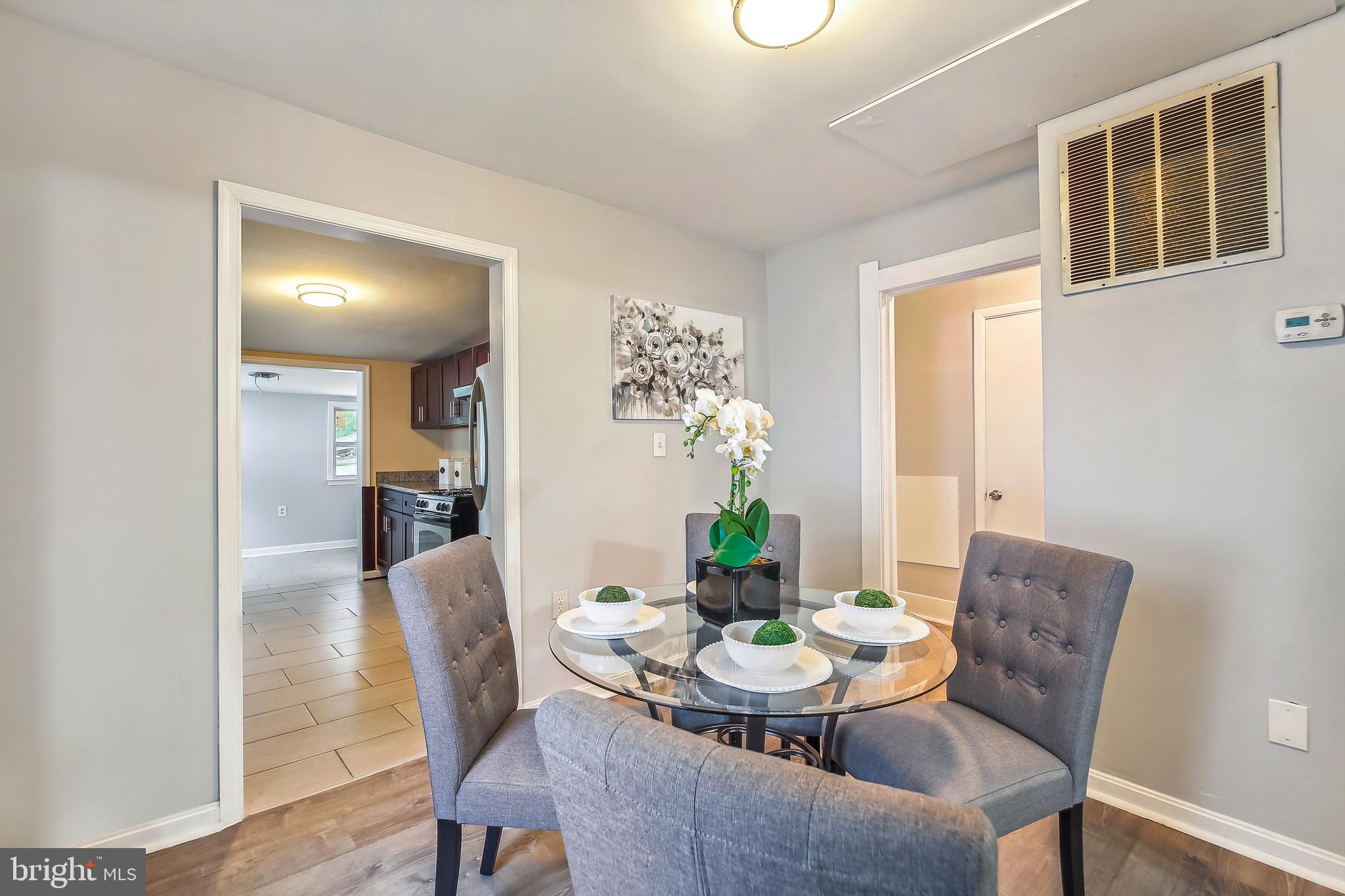 GRETTAS ADDN TO RIVERDAL - Residential